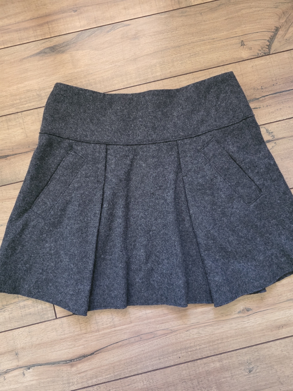 Vince Gray Wool Pleated Skater Skirt Sz 4